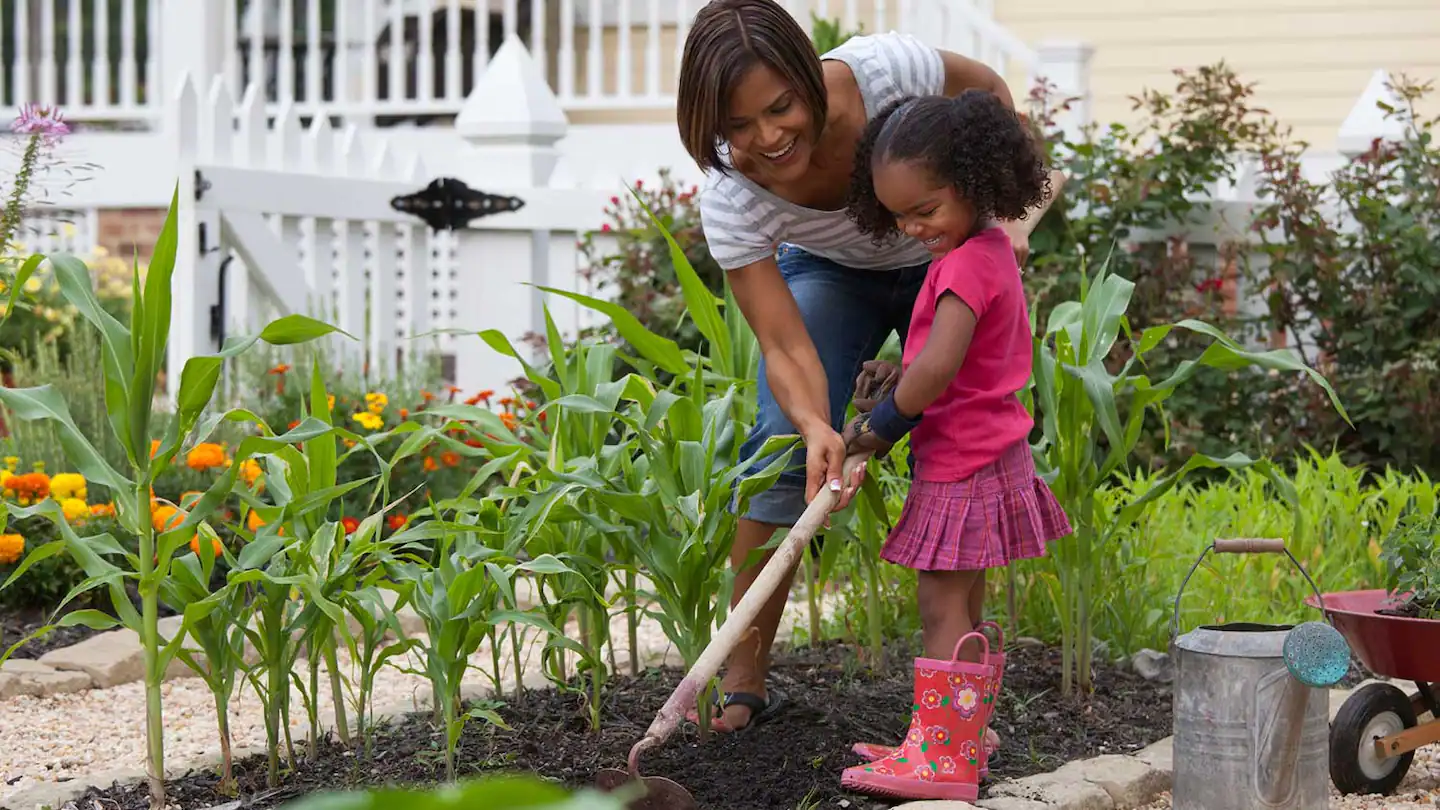 How to Enjoy Gardening With Children